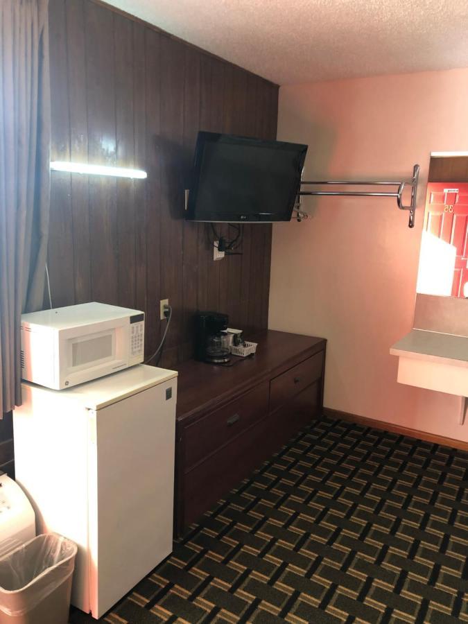 Big 12 Motel Broken Bow Buitenkant foto