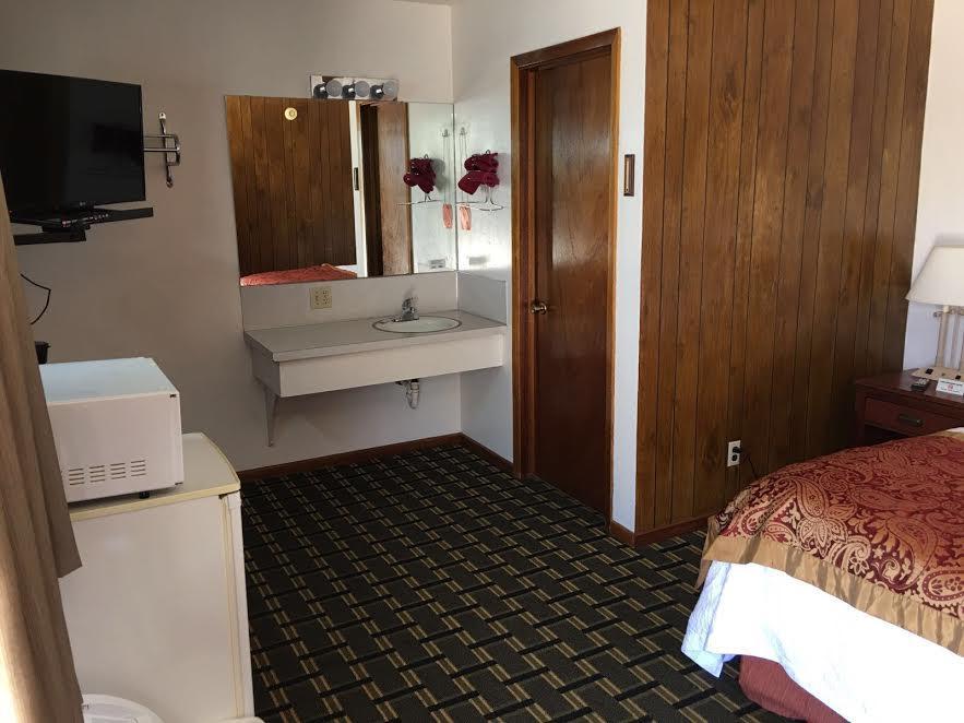 Big 12 Motel Broken Bow Buitenkant foto
