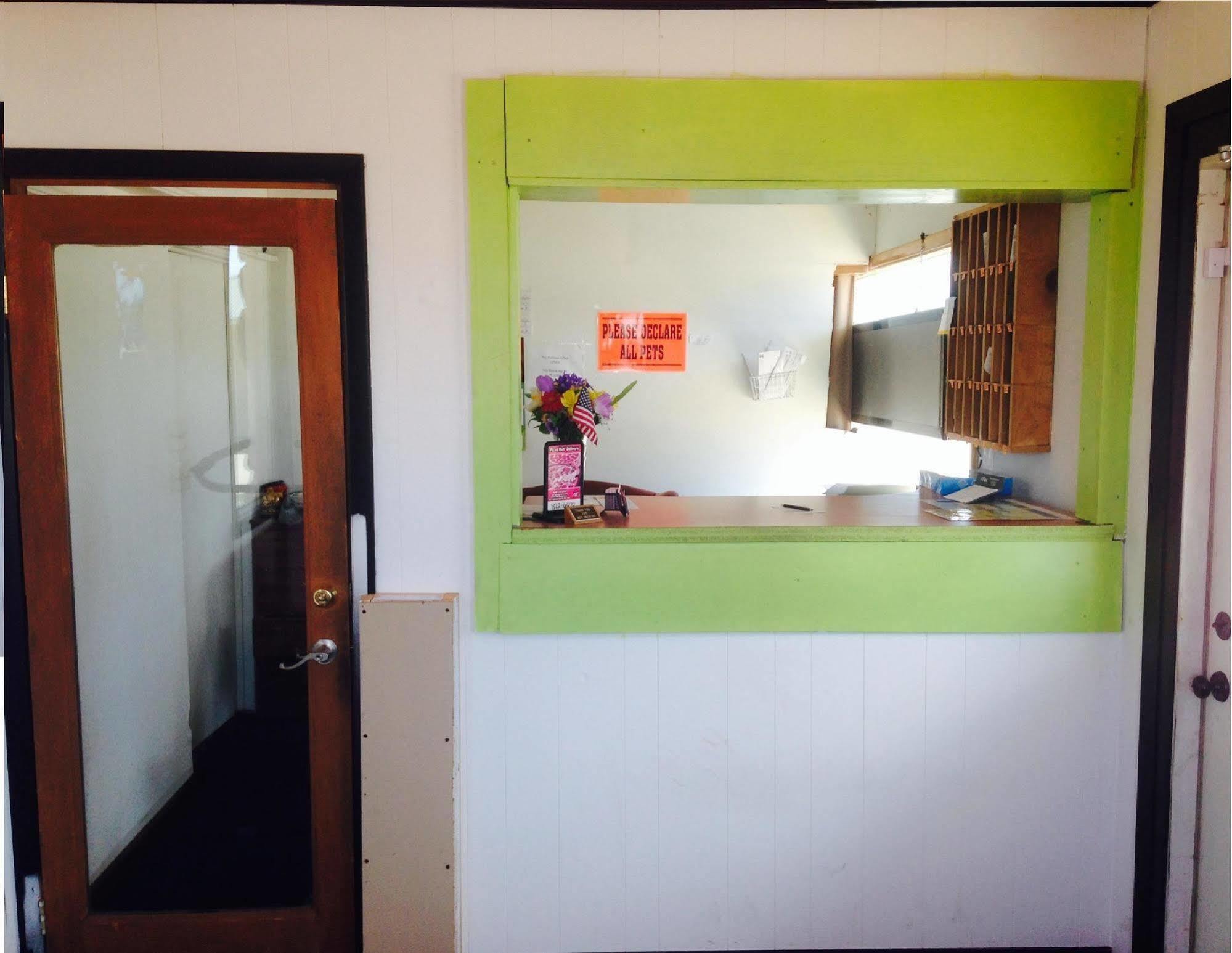 Big 12 Motel Broken Bow Buitenkant foto